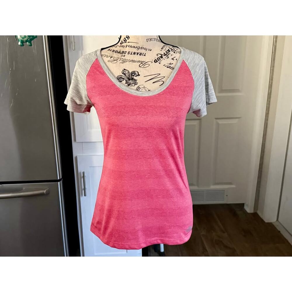 Womenβs The North Face Flashdry Pink Gray Activewear Top Size XS